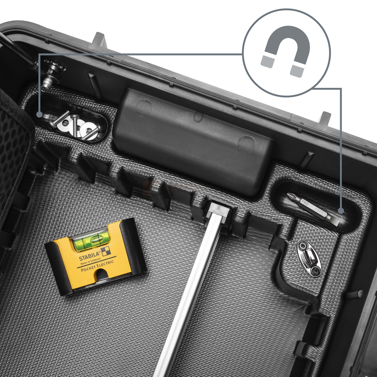 Pildil on Knipex tööriistakohver „Robust26 Move“ torumeestele, kus on näha erinevaid tööriistu, nagu tase, kruvikeerajad...