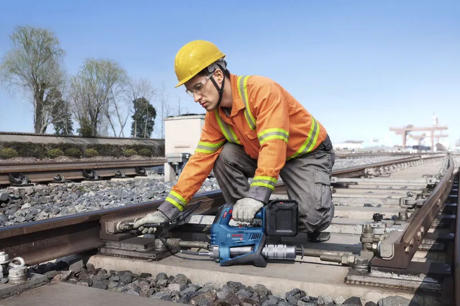 Аккумуляторный шприц Bosch GFP 18V-10, без аккумулятора и зарядного устройства