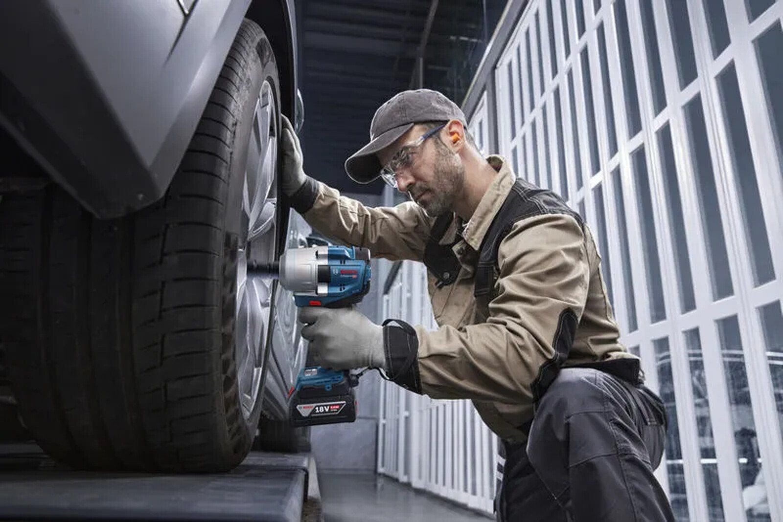 Bosch akulöökmutrikeeraja GDS 18V-780 - ilma aku ja laadijata 3