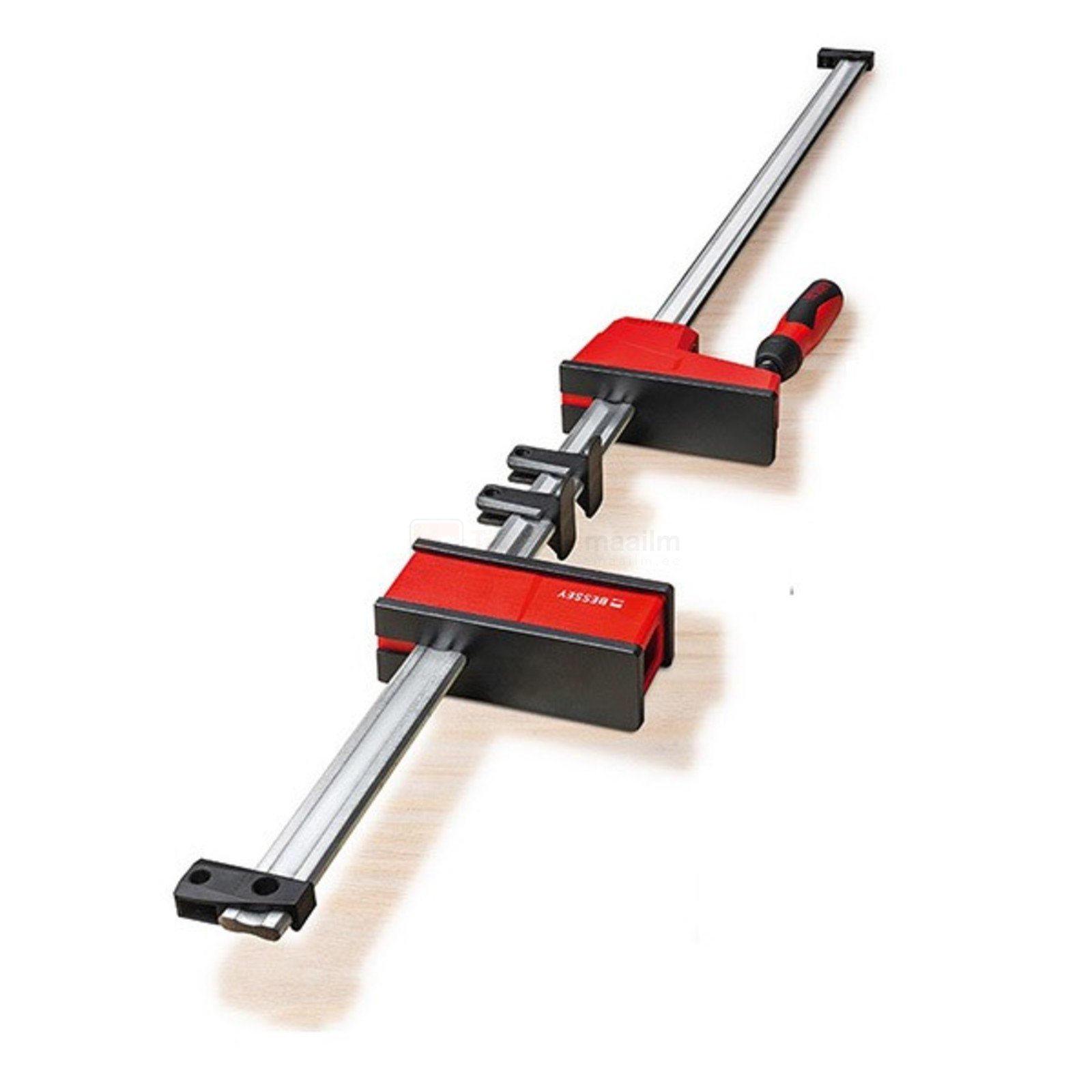 Pildil on Bessey kiirlukustuv pitskruvi REVO KRV 1500/95, mis on mõeldud detailide kinnitamiseks.