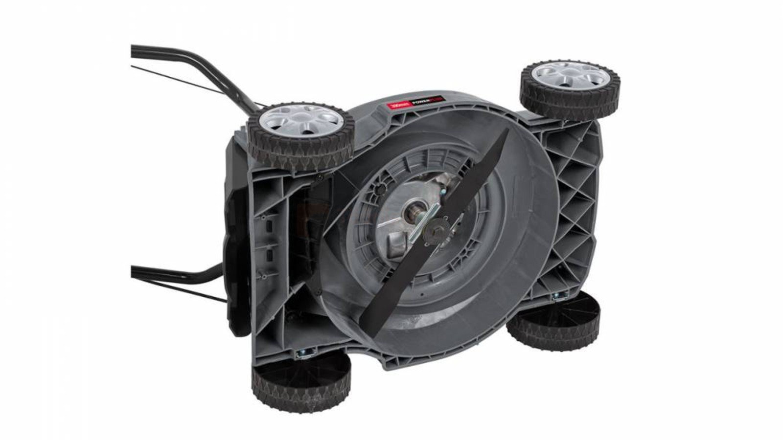 Pildil on näha Powerplus E muruniiduki POWEG63731 alumine külg, kus on näha lõiketerasid ja rattaid.