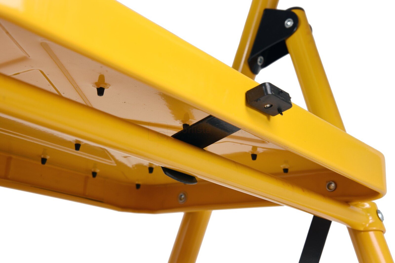 Pildil on detailne vaade Vorel klappredeli pealispinnale ja konstruktsiooni osadele, näidates selle astmeid ja tugiraami.