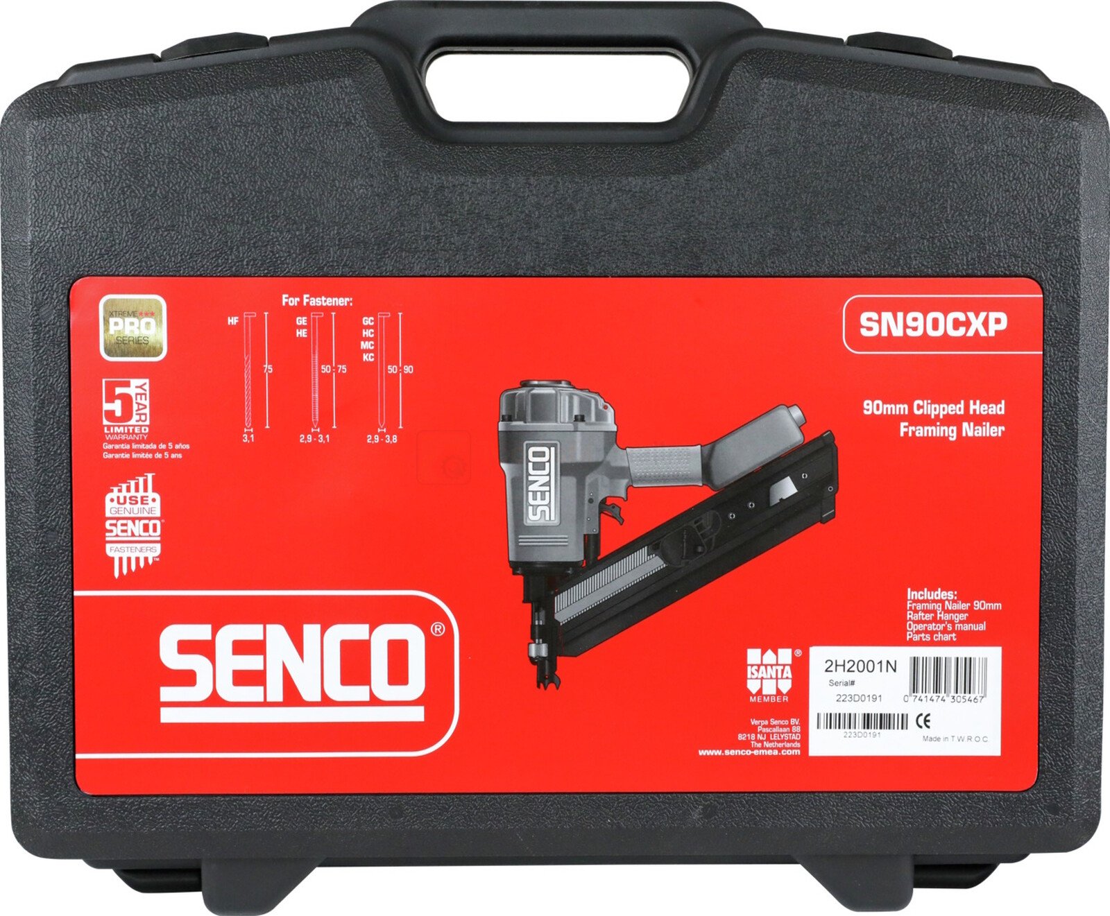Pildil on mustas kohvris SENCO SN90CXP naelapüstol, millel on punane silt, mis näitab toote tüüpi ja muid tehnilisi andmeid.