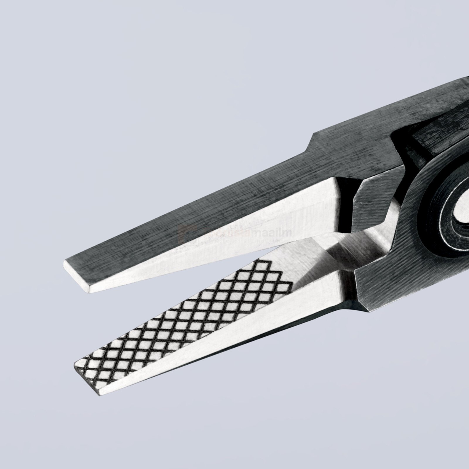 Pildil on näha Knipex 130 mm koonusmokktangide otsad, millel on hammastega haardepinnad.