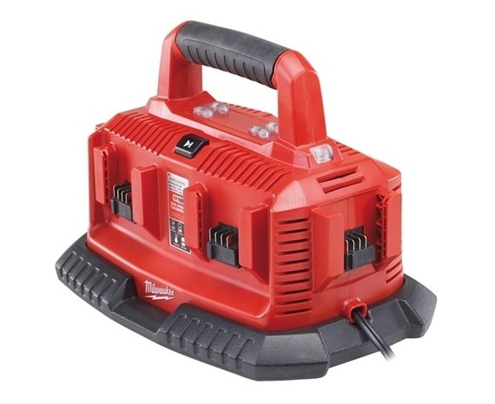 Pildil on punane Milwaukee M1418C6 akulaadija, millel on mitu laadimiskohta ja mugav käepide.