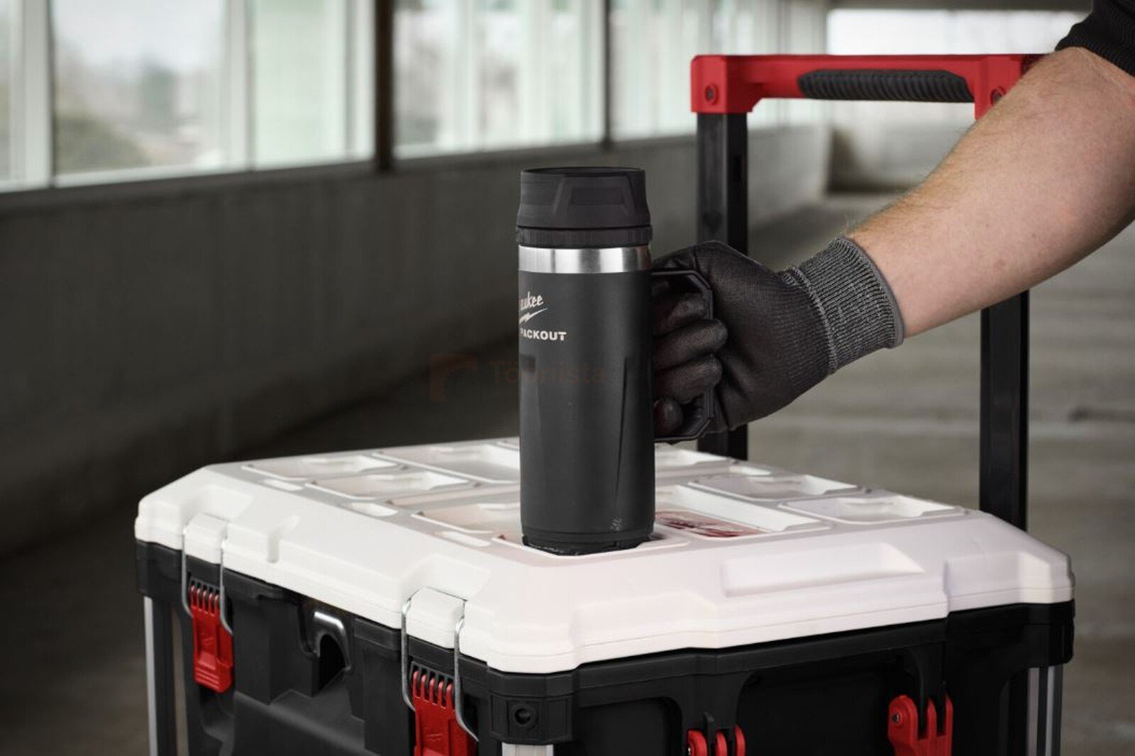Pudel Milwaukee PACKOUT™ 532 ml, külgsangaga, must 2