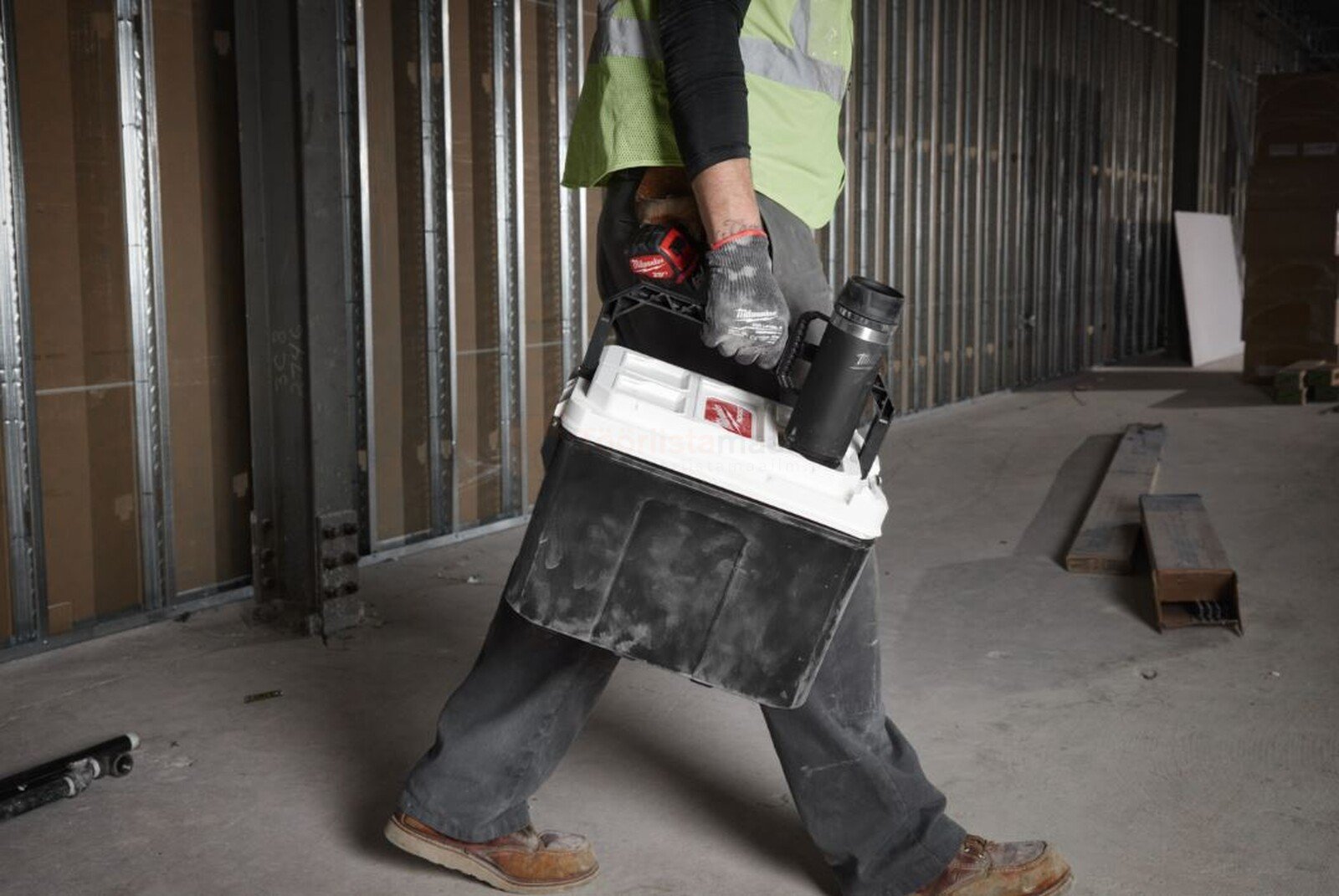 Pudel Milwaukee PACKOUT™ 532 ml, külgsangaga, must 3