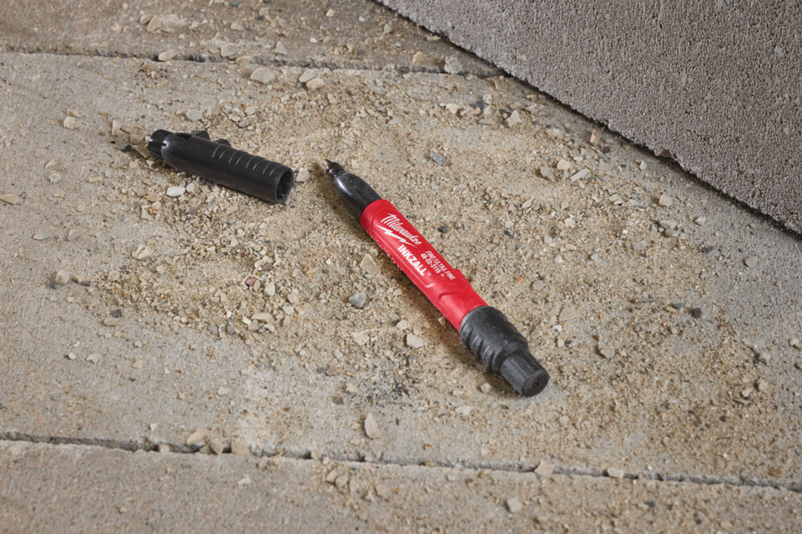 Milwaukee marker Inkzall, with extra fine / fine tip, black