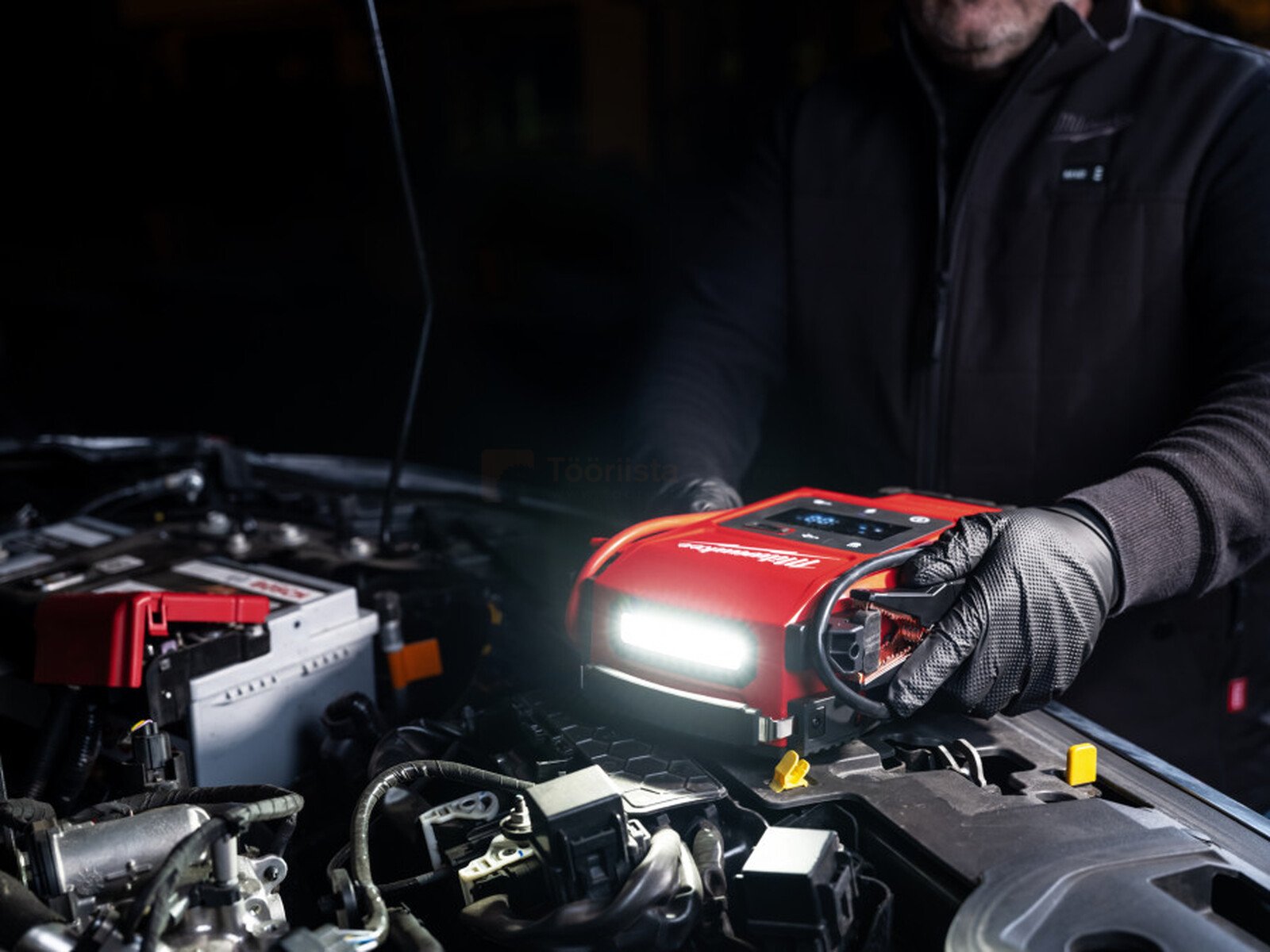 Milwaukee käivitusabi-akupank M18 JS2000 4