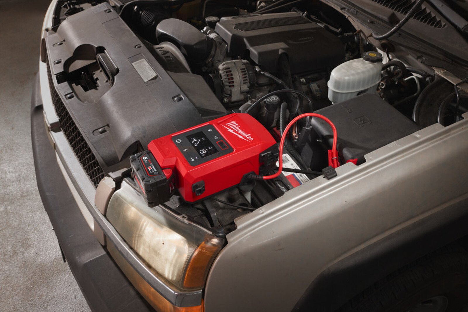 Milwaukee käivitusabi-akupank M18 JS2000 3