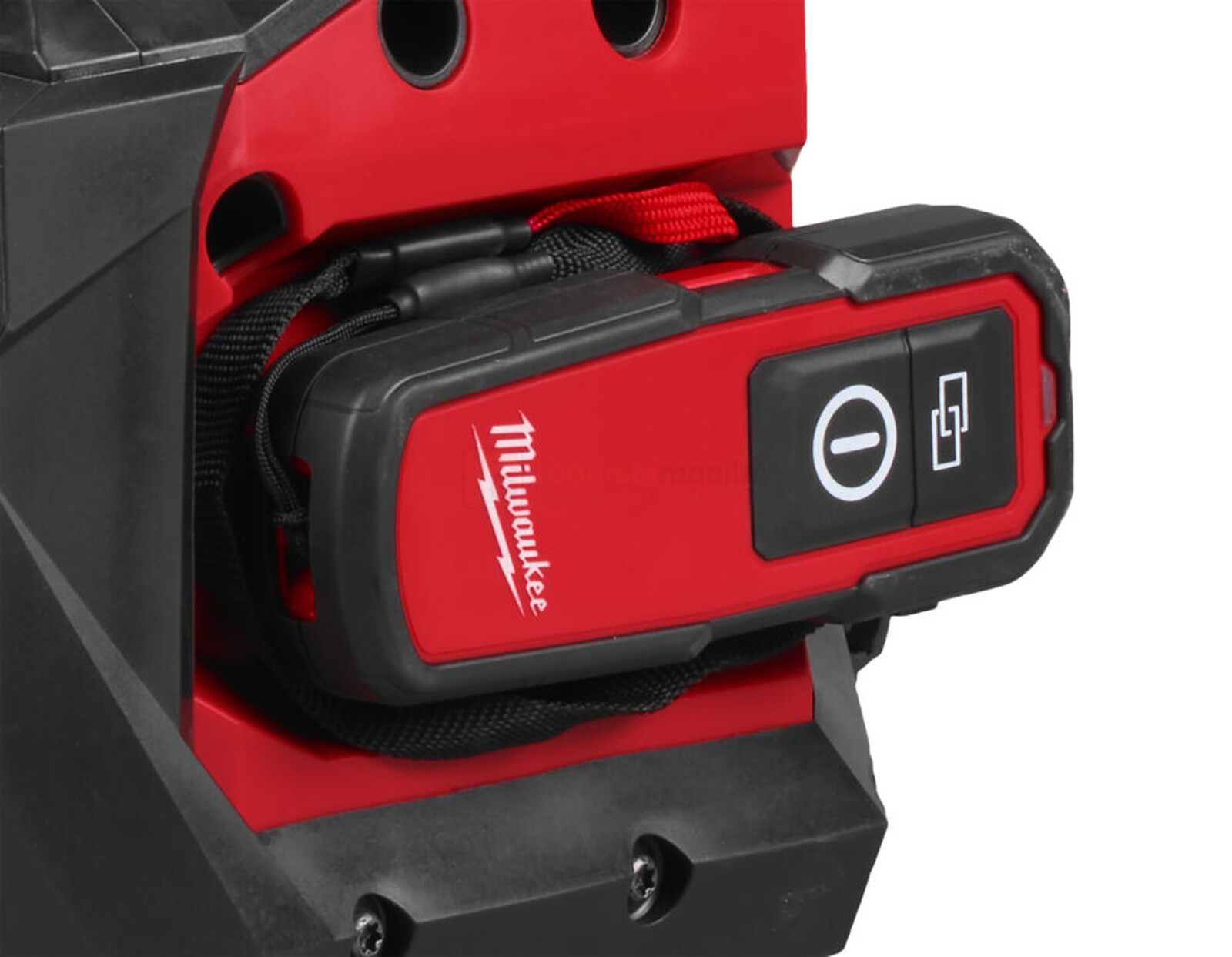 Pildil on Milwaukee akubetoonivibraatori MXF CVHF-0 aku, mis on kinnitatud seadme külge.