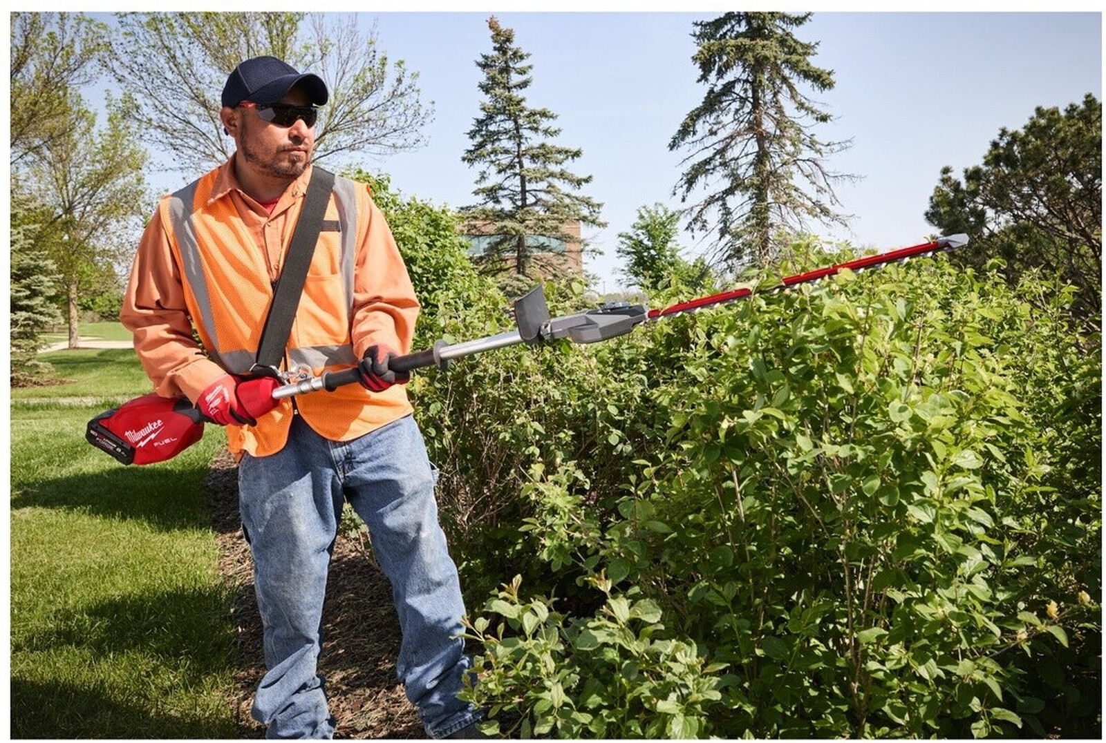 Аккумуляторный кусторез Milwaukee M18 FHETSP-0, без аккумулятора и зарядного устройства