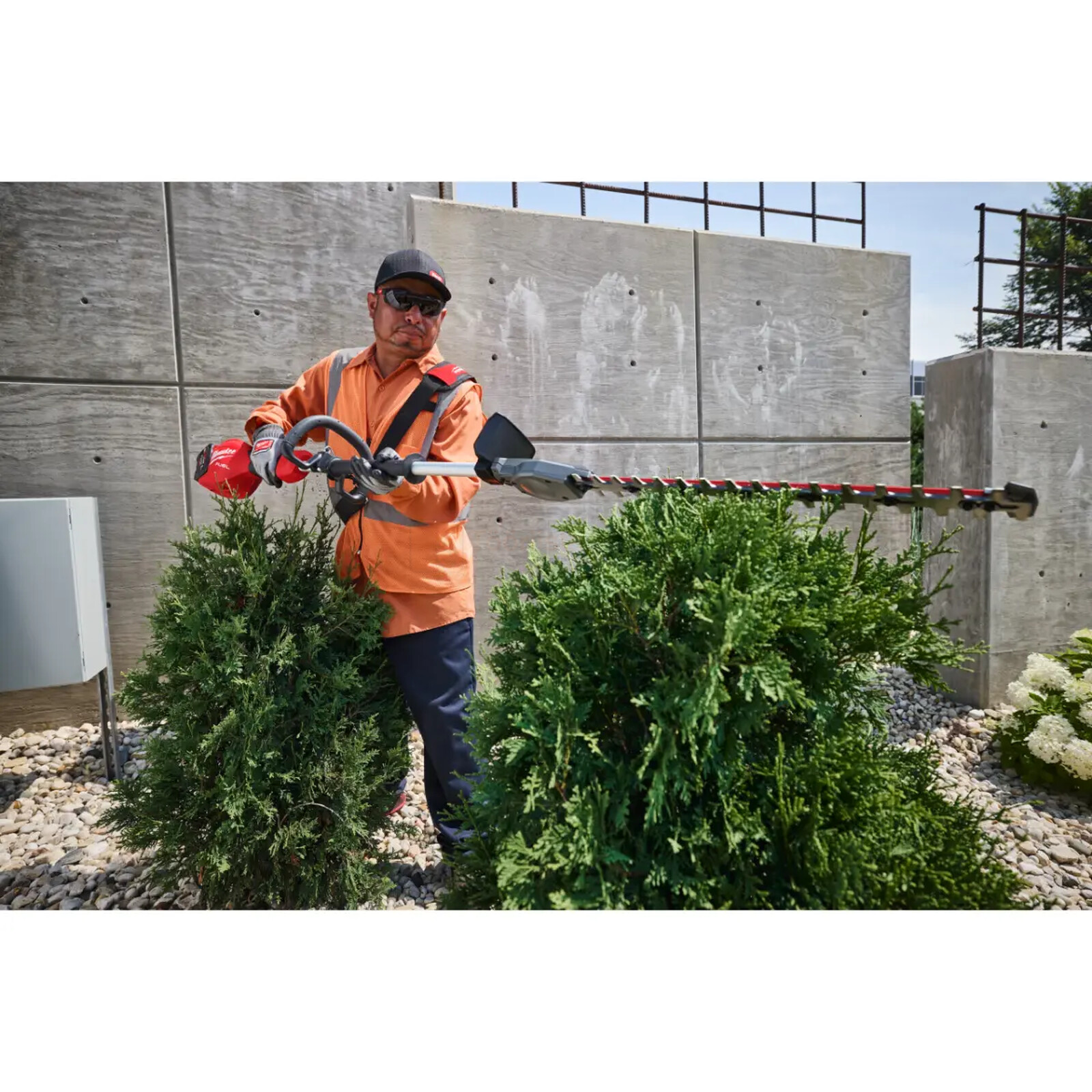 Аккумуляторный кусторез Milwaukee M18 FHETSP-0, без аккумулятора и зарядного устройства