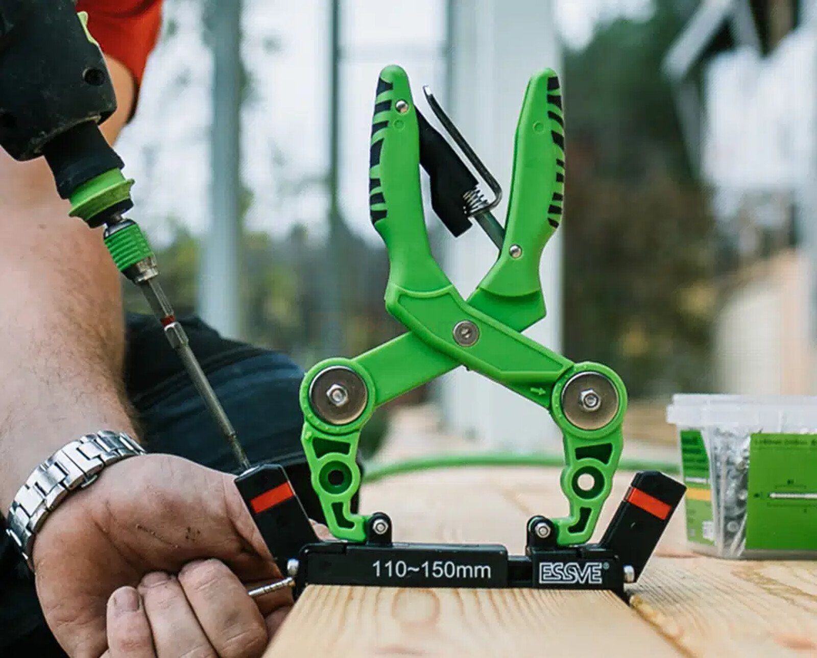 Pildil on näha Essve otsakut HDS-tööriistale, mida kasutatakse puidu kinnitamisel.