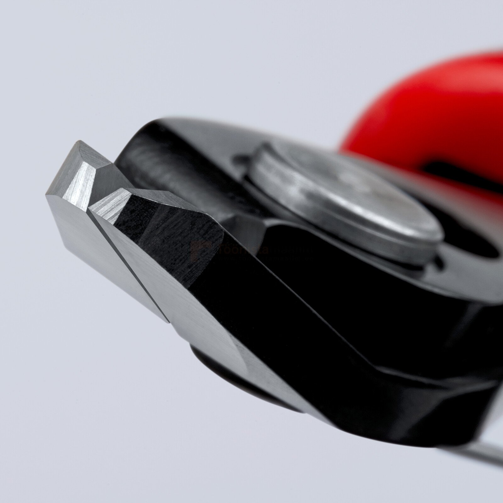 Pildil on lähedalt näha Knipex Electronic-Super-Knips külglõiketangide lõiketerad.