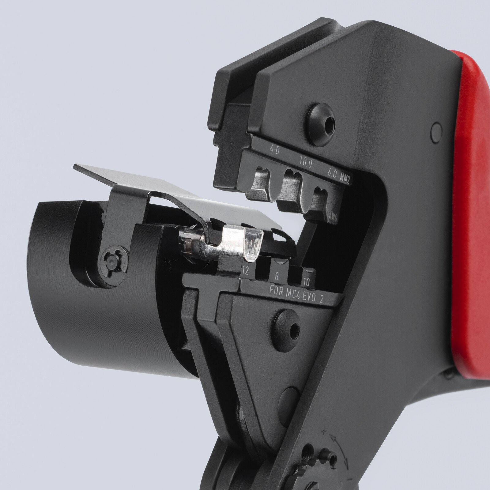 Pildil on näha Knipex presstangid, mis on mõeldud EVO 4-10 mm² ja AWG 12-8 suurusega kaablite pressimiseks.