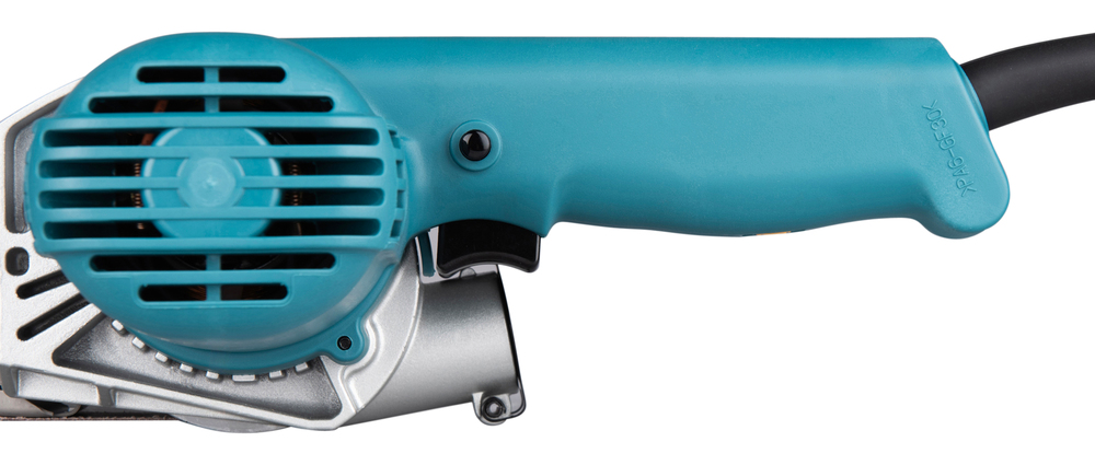 Pildil on detailne vaade Makita lintlihvmasinast 9031, näidates selle käepidet, mootorit ja korpust.