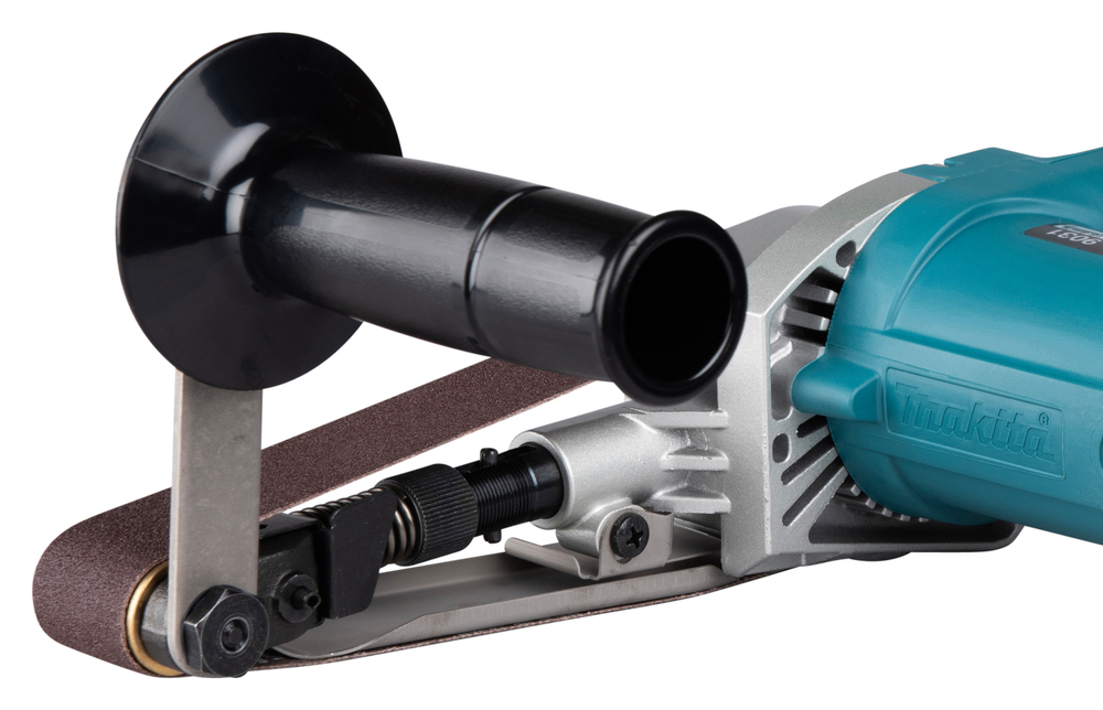 Pildil on detailne vaade Makita lintlihvmasinast 9031, näidates masina käepidet, lihvlinti ja mootori osa.