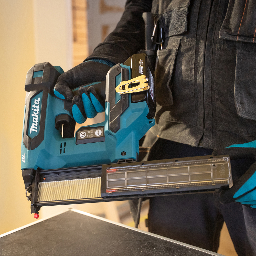 Makita аккумуляторный нейлер DBN501ZJ, без аккумулятора и зарядного устройства