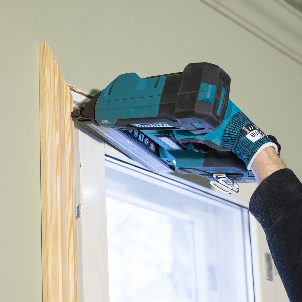 Makita аккумуляторный нейлер DBN501ZJ, без аккумулятора и зарядного устройства