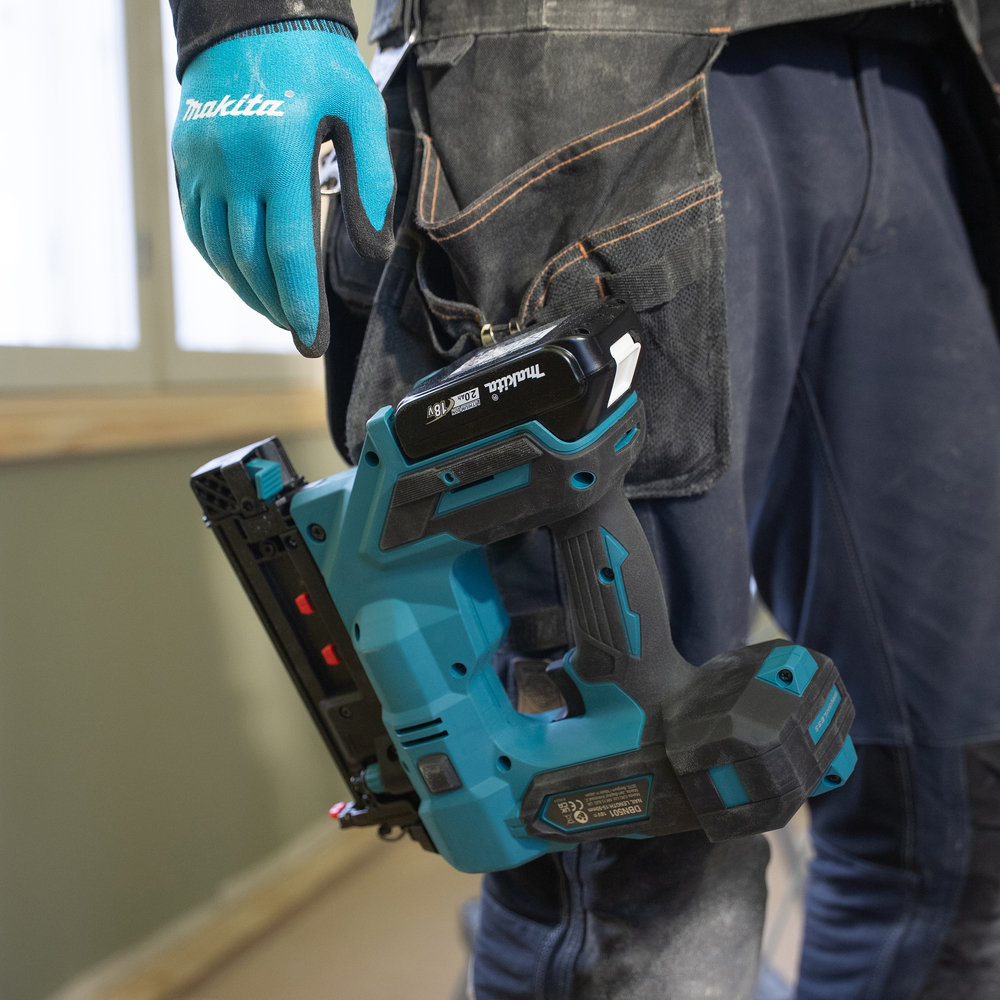 Makita аккумуляторный нейлер DBN501ZJ, без аккумулятора и зарядного устройства