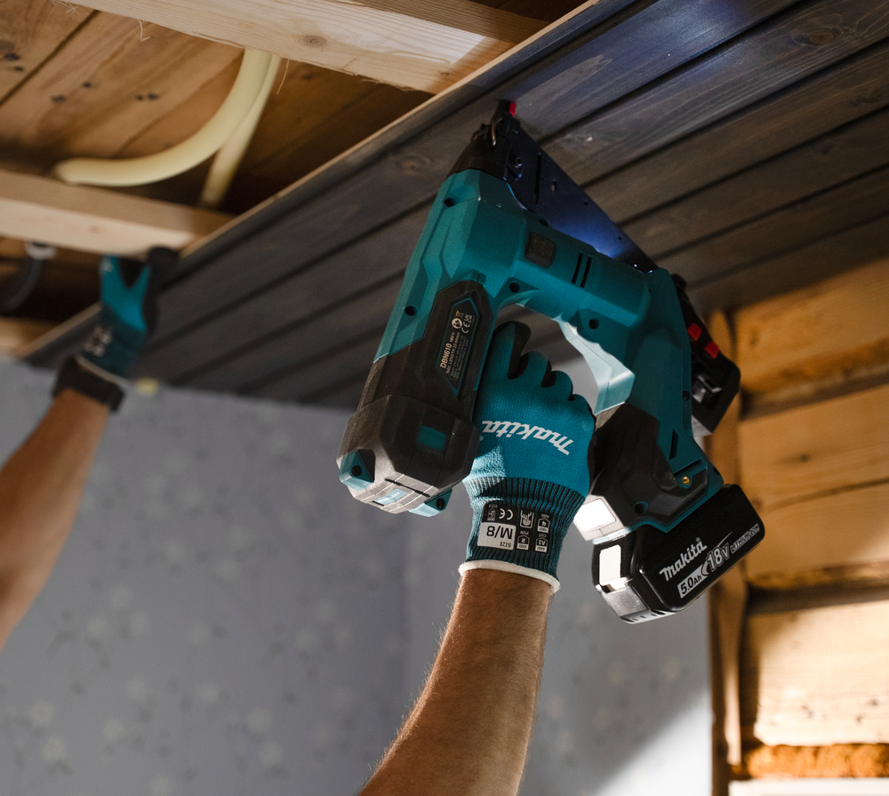 Аккумуляторный гвоздезабивной пистолет Makita DBN610ZJ, без аккумулятора и зарядного устройства