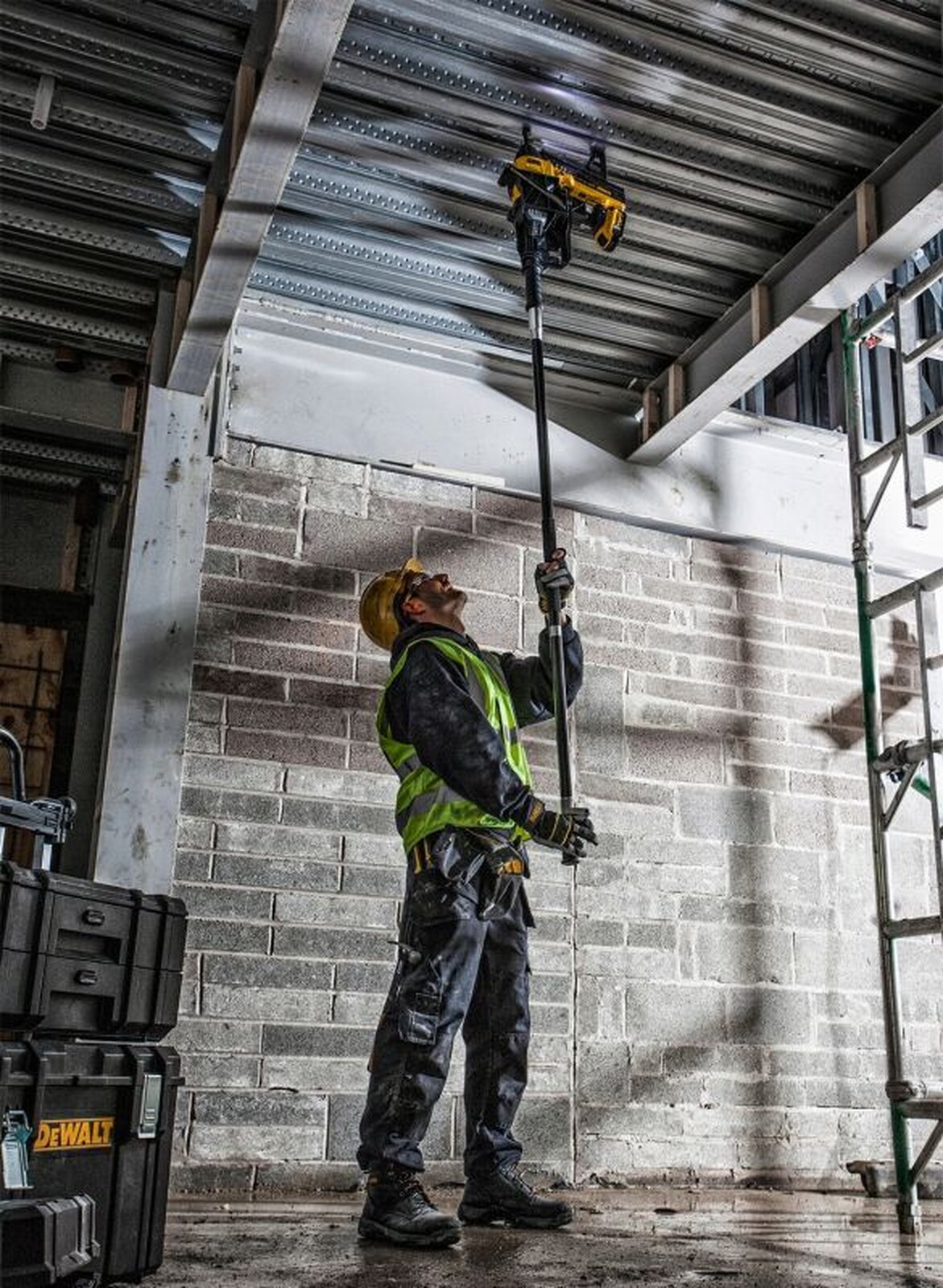 DeWalt pikenduskäepide DCN890 akunaelapüstolile 2