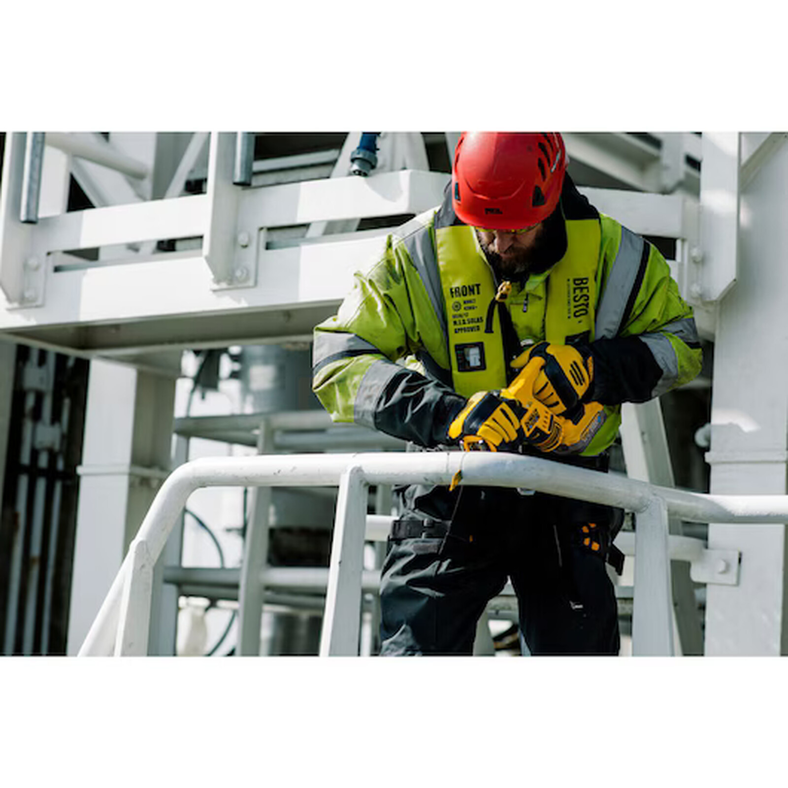 Аккумуляторная сабельная пила DeWalt