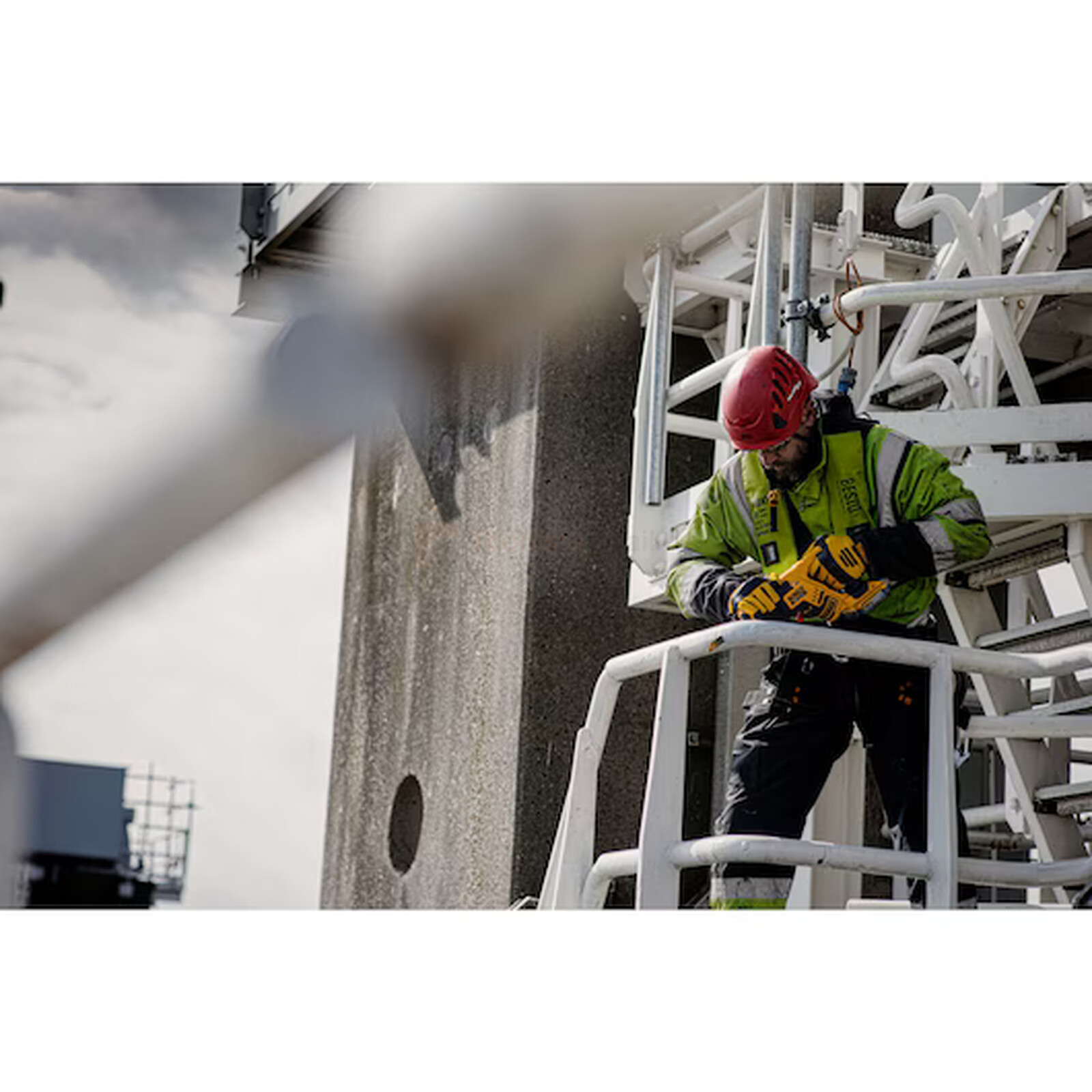 Аккумуляторная сабельная пила DeWalt