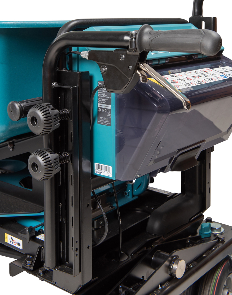 Pildil on Makita akutoitega aiakäru DCU603Z, mis on ilma aku ja laadijata, nähtavad on käepide, rattad ja kontrollpaneel.