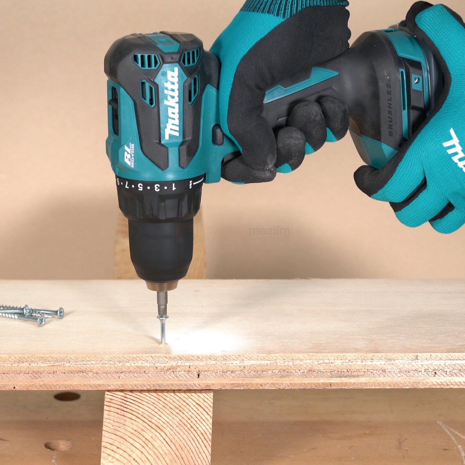 Makita akutrell DDF490Z - ilma aku ja laadijata 4