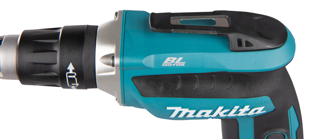 Pildil on detailne vaade Makita akukruvikeeraja DFS452Z-st, näidates seadme pea, käepideme ja Makita logo.