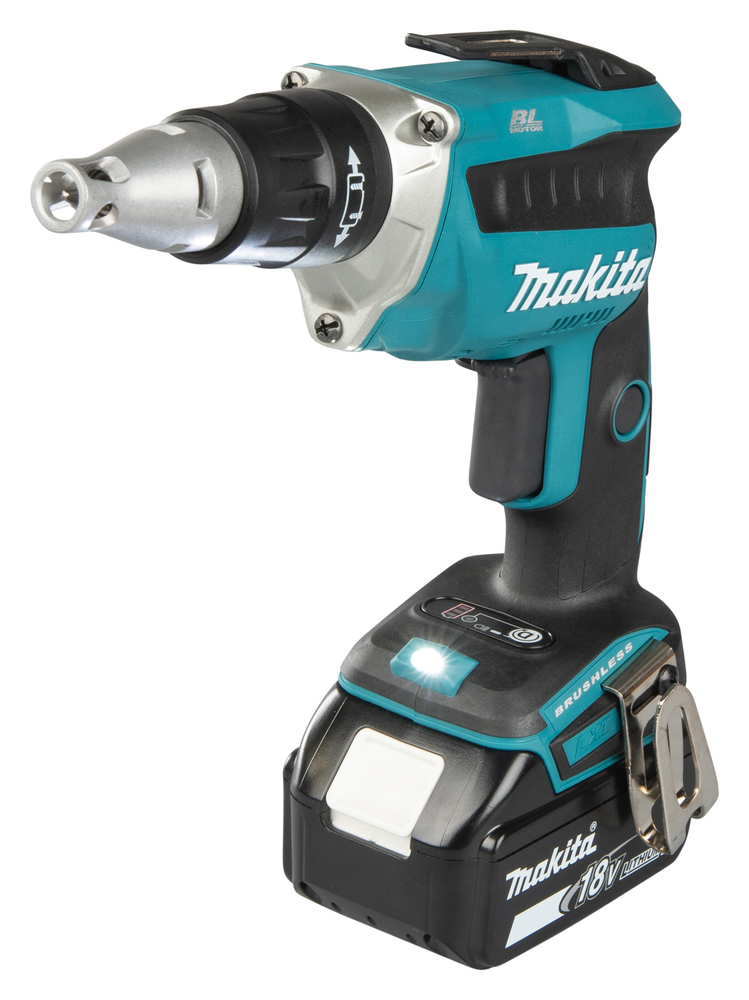 Pildil on Makita akukruvikeeraja DFS452Z, millel on aku, otsik ja külge kinnitatud klamber.