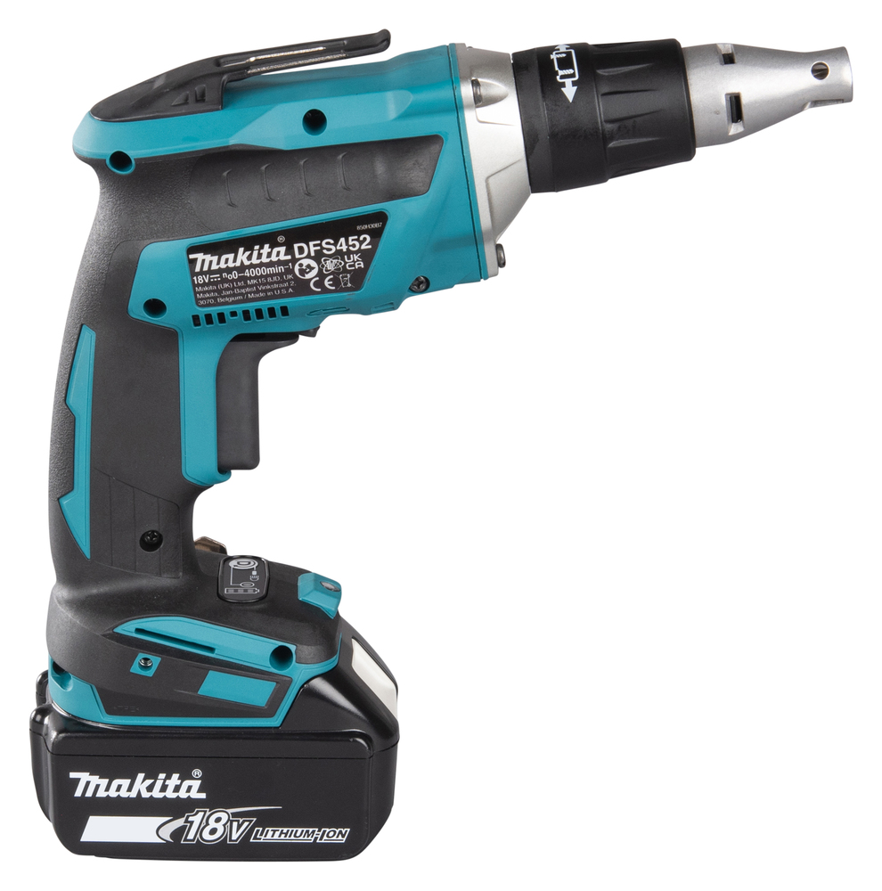 Pildil on Makita akukruvikeeraja DFS452ZJX3, millel on mustad ja helesinised detailid.