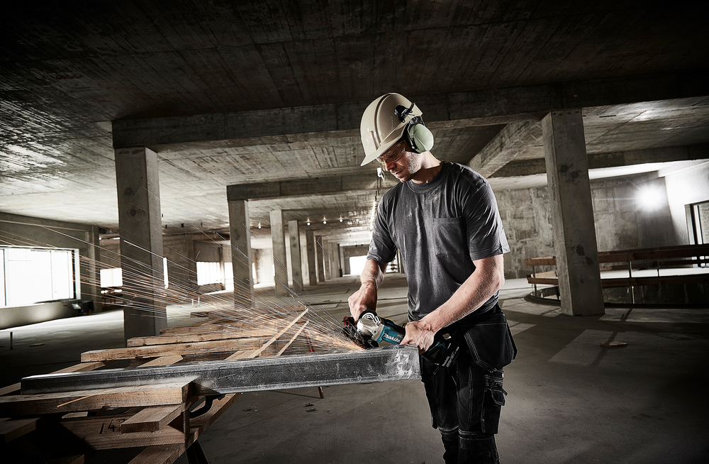 Аккумуляторная угловая шлифовальная машина Makita DGA506RTJ