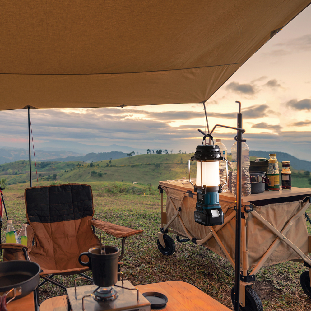 Makita akulamp-raadio DMR057, ilma aku ja laadijata