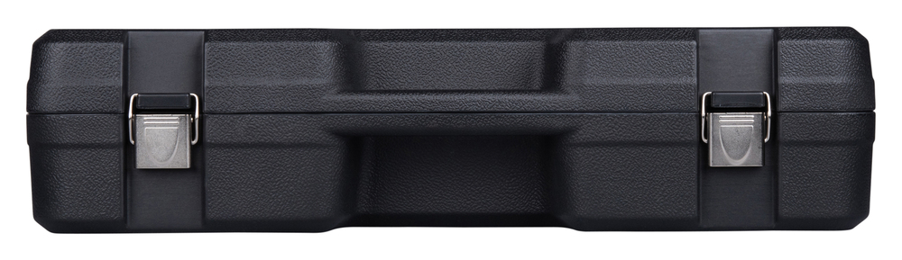 Pildil on must Makita akukaablipressi DTC302ZK kohver, mis on suletud ja kinnitatud klappide abil.