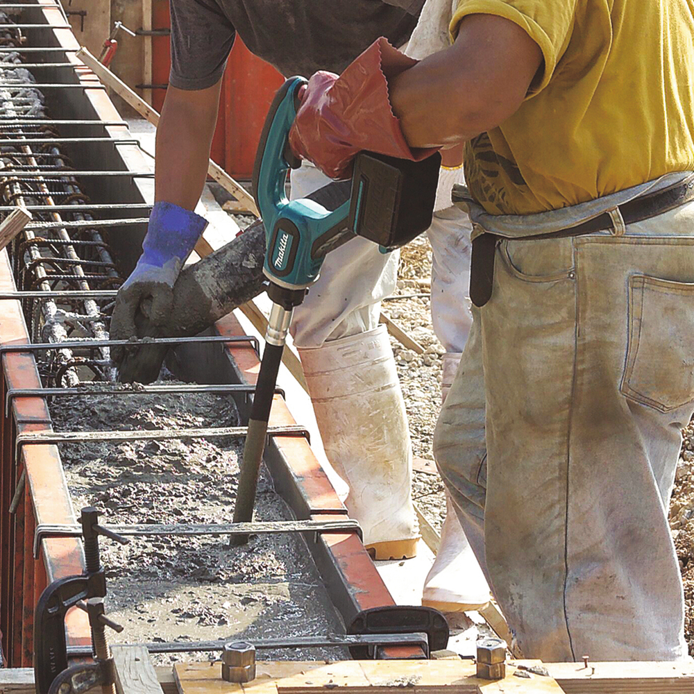 Аккумуляторный вибратор для бетона Makita DVR350Z, без аккумулятора и зарядного устройства