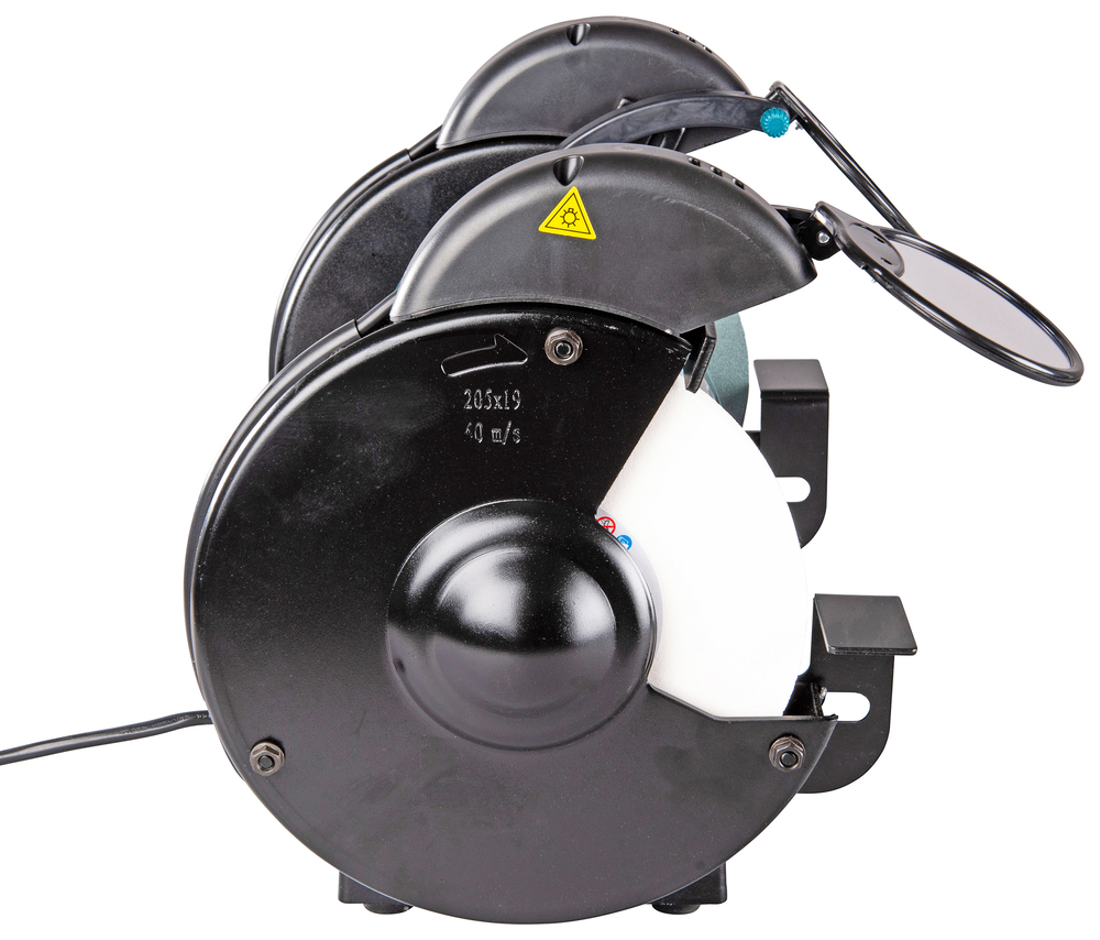 Pildil on Makita GB801 elektrikäi, millel on mustad kaitsekatted, läbipaistvad prillid ja kaks lihvketast.