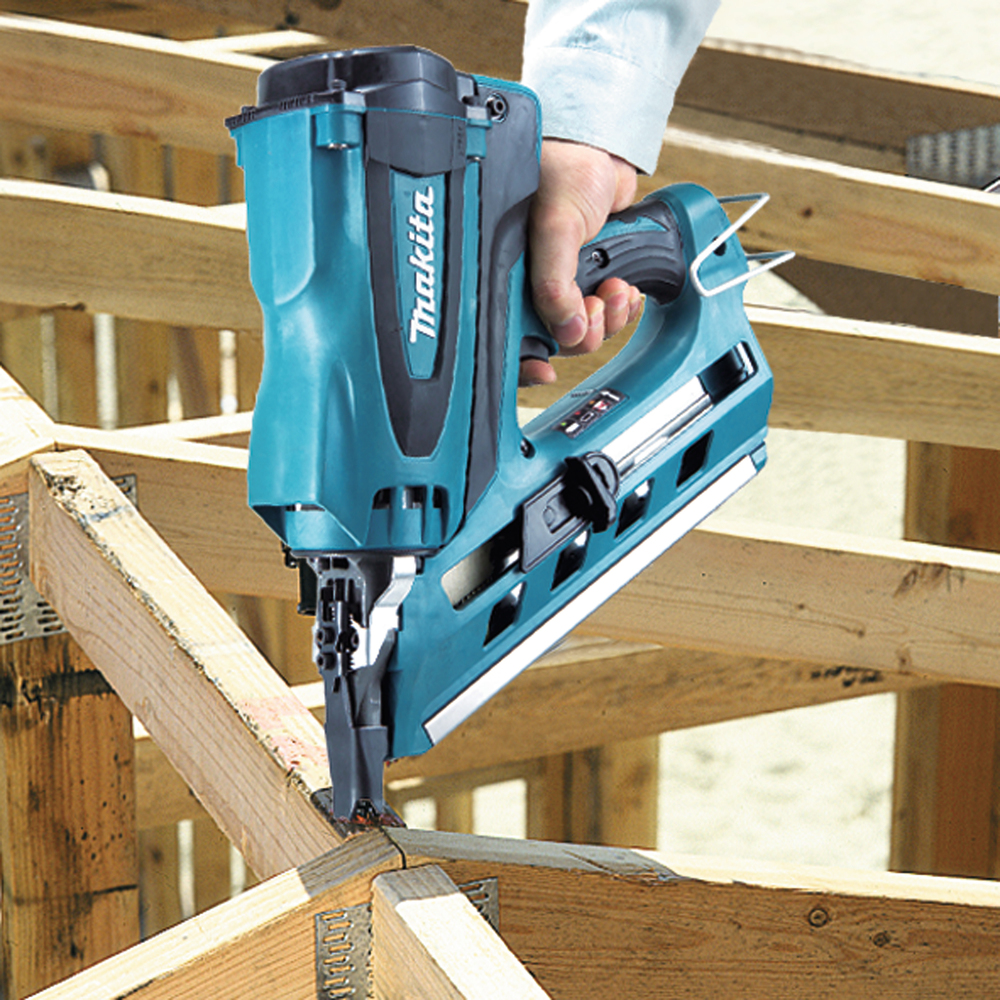 Makita газовый гвоздезабивной пистолет GN900ZK, без аккумулятора и зарядного устройства