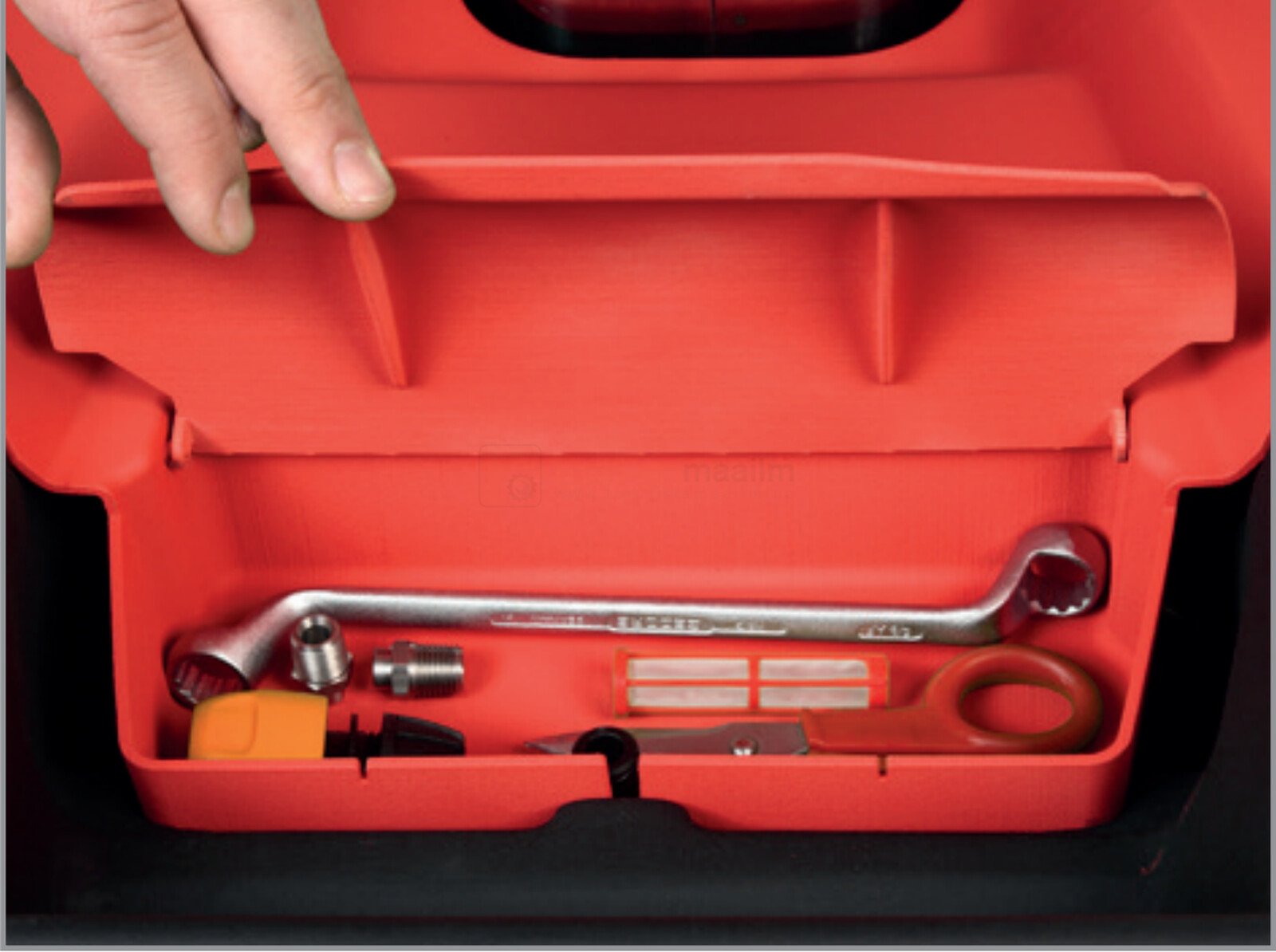 Pildil on IPC Portotecnica kuumaveepesuri Argon H4 D1713P T sisemine tööriistasahtel, mis on avatud ja sisaldab erinevaid...