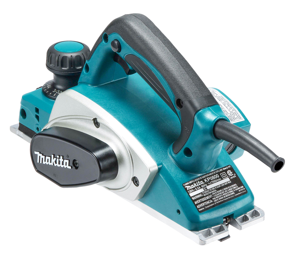 Pildil on sinine-must Makita KP0800 höövel, mida näidatakse diagonaalis valge taustaga.
