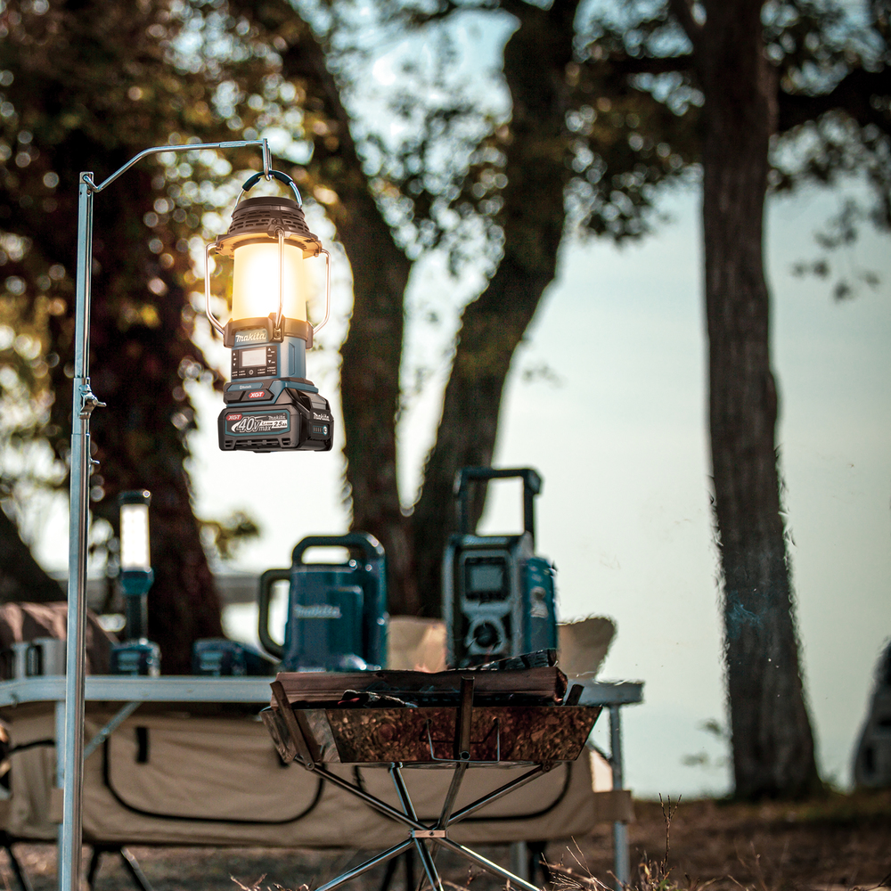 Makita akulamp-raadio MR009GZ, ilma aku ja laadijata