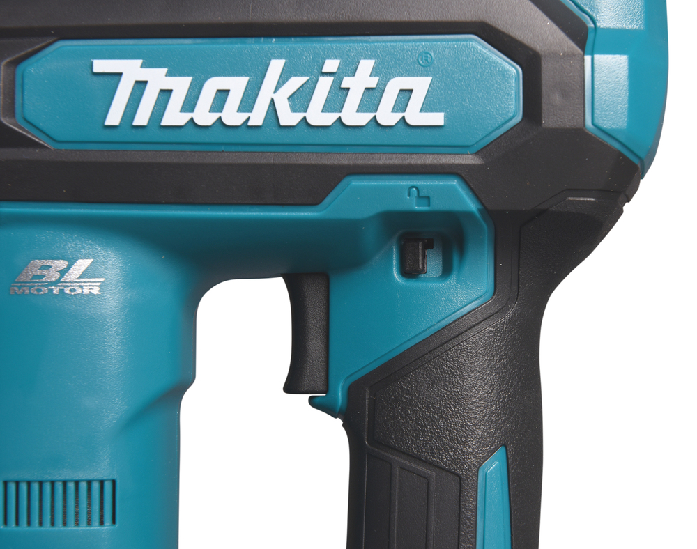 Makita аккумуляторный нейлер PT001GZ, без аккумулятора и зарядного устройства