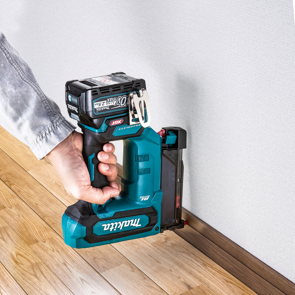 Makita аккумуляторный нейлер PT001GZ, без аккумулятора и зарядного устройства