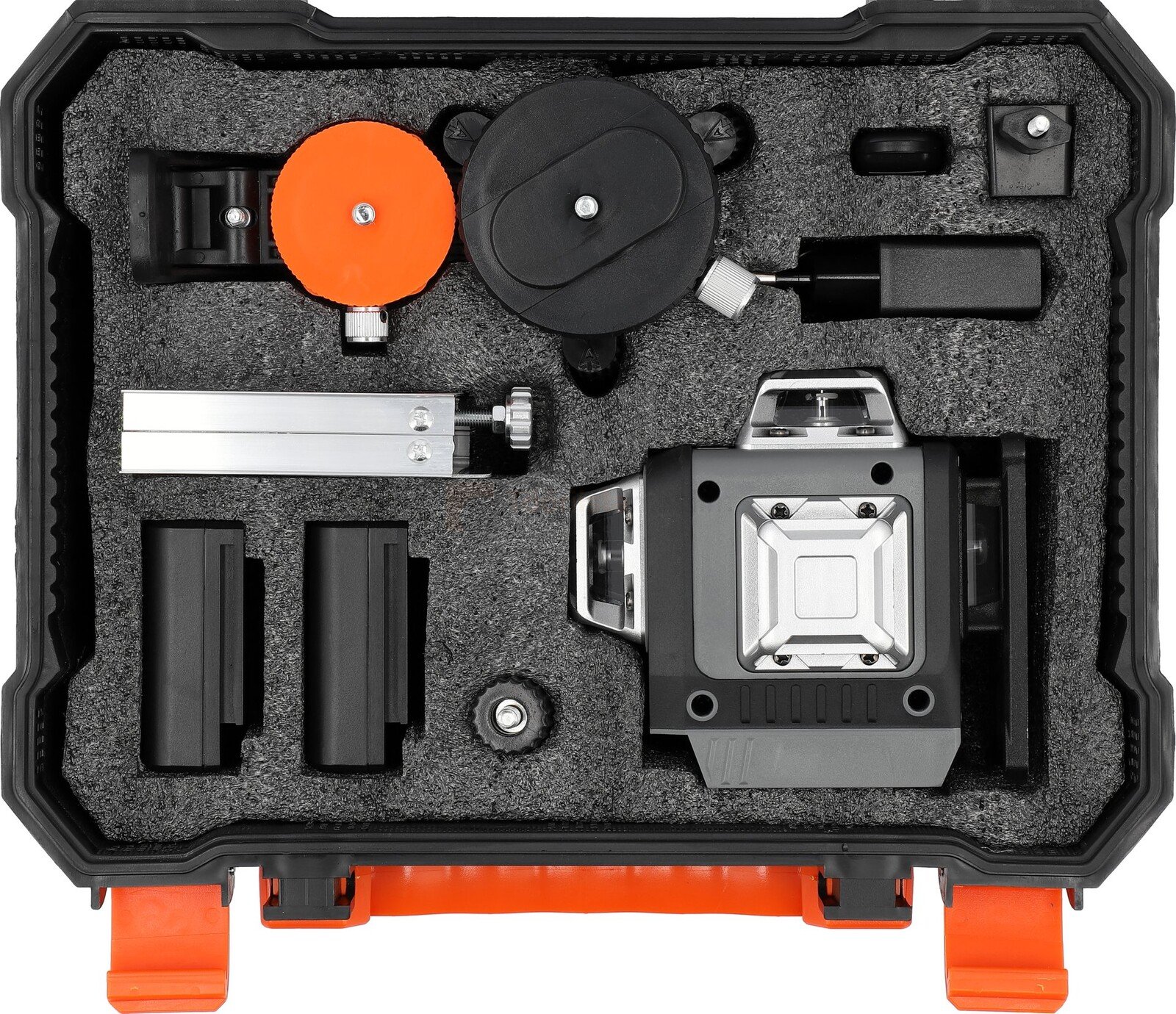 Pildil on STHOR joonlaser 4D koos tarvikutega, mis on paigutatud musta kohvrisse.