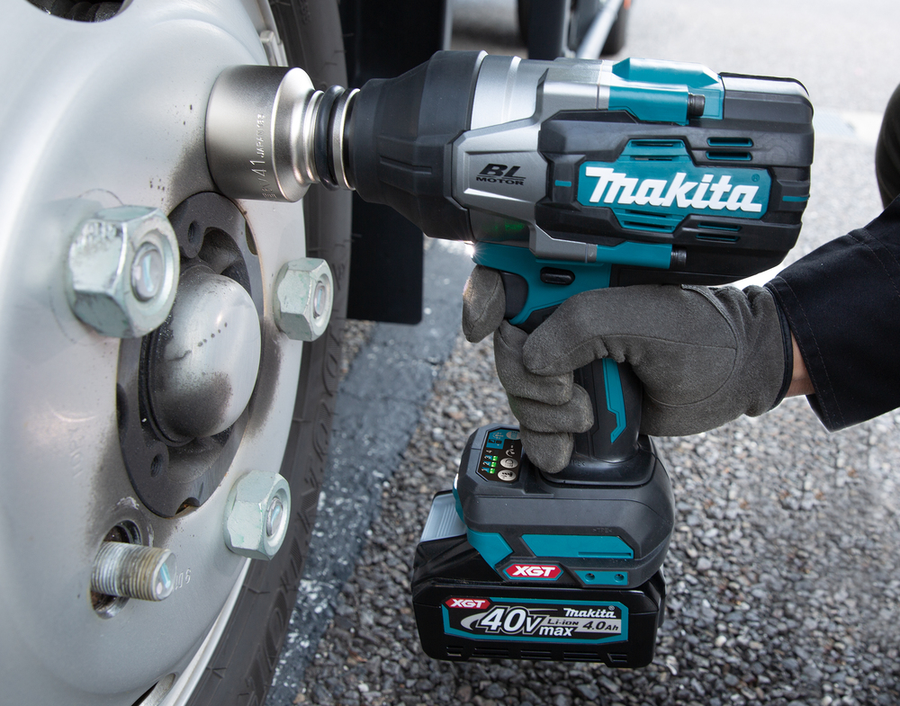 Аккумуляторный ударный гайковерт Makita TW001GM201
