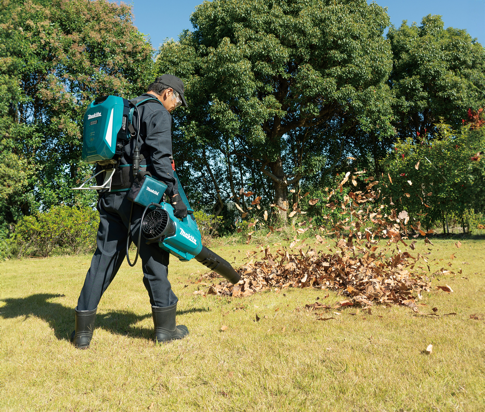 Makita cordless blower UB003CZ, without battery and charger