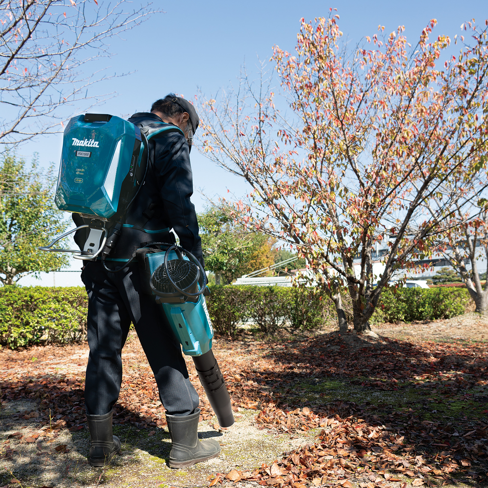Makita cordless blower UB003CZ, without battery and charger