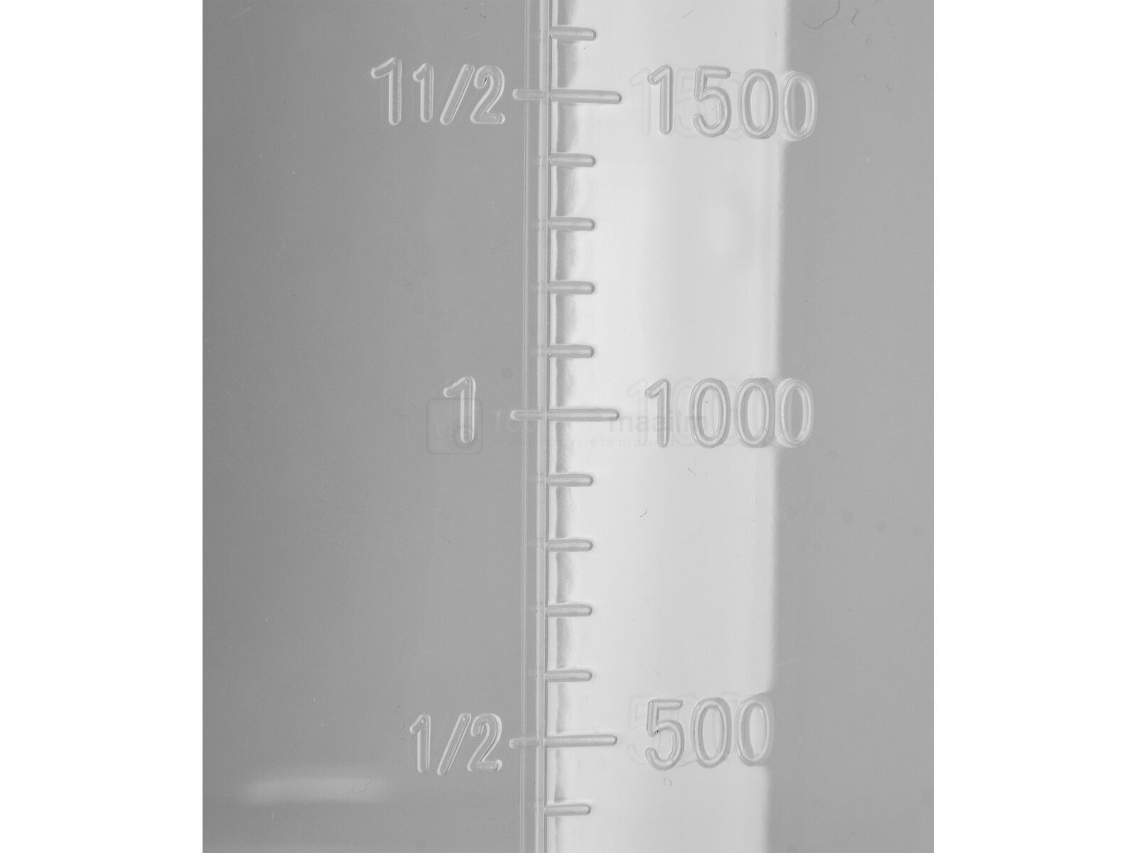 Pildil on Yato mõõtekannud, millelt on näha mahtude mõõtühikud ja -näidud.